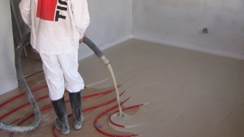 Anhydrtový liaty poter