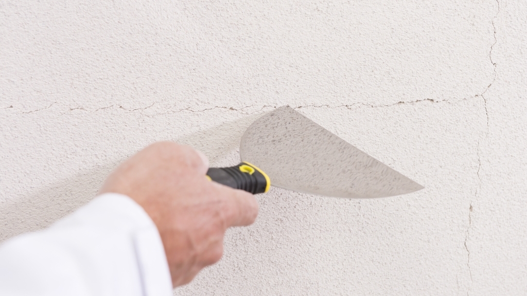 Oprava fasády s trhlinami